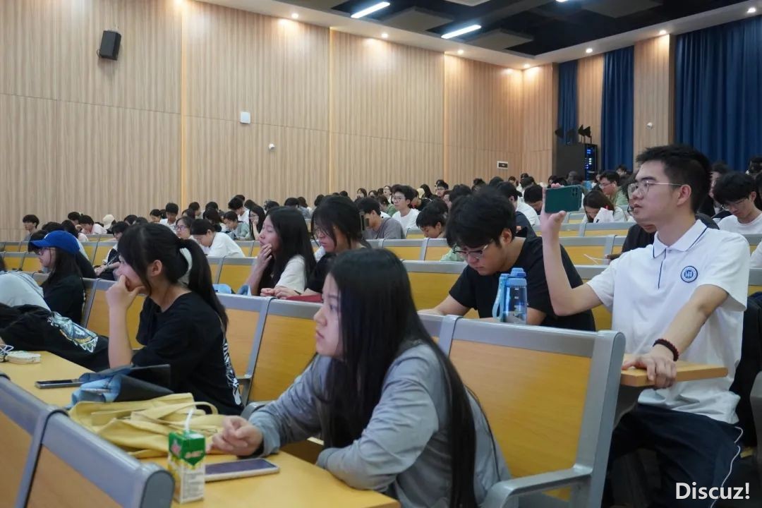 “Deepseek智开未来,AI赋能新地步”道座两期w11.jpg