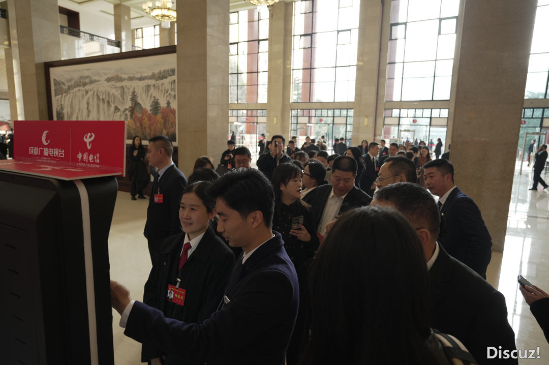 成皆台AIGC立异使用事情室担当人吴雷:将手艺纳入支流代价框架,建立人机同死的新式消耗干系w5.jpg