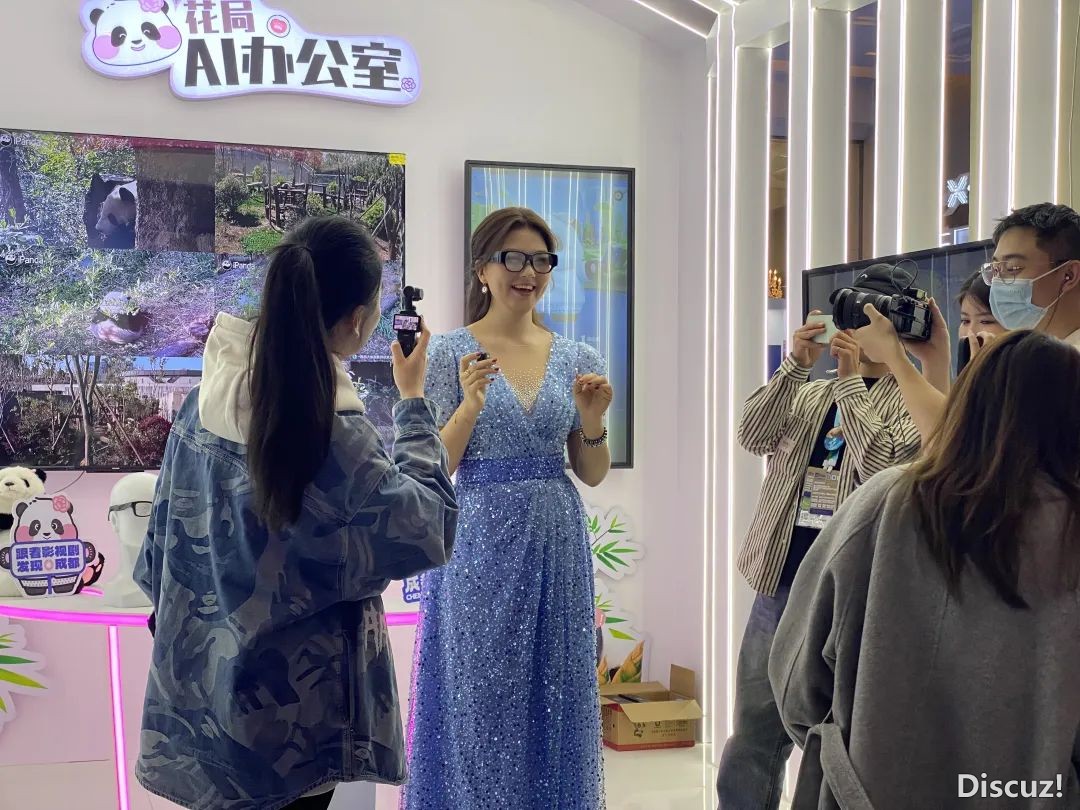 成皆台AIGC立异使用事情室担当人吴雷:将手艺纳入支流代价框架,建立人机同死的新式消耗干系w10.jpg