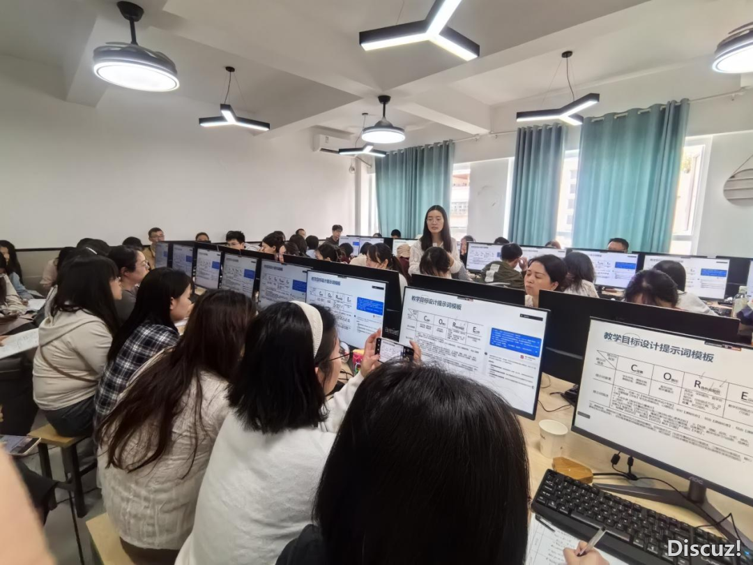 AIGC 赋能讲授,启开教诲新篇——事情室成员周由西席负担金牛区中小教疑息科技学研举动博题道座w6.jpg