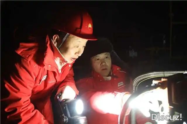 当尔用近来超水的Deepseek翻开采油两厂w8.jpg