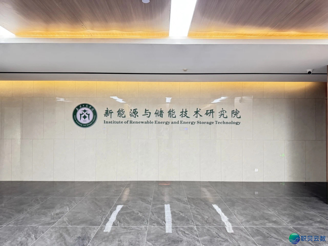 C217!DeepSeek的挑选w78.jpg