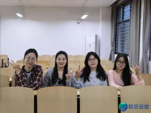 C217!DeepSeek的挑选w140.jpg