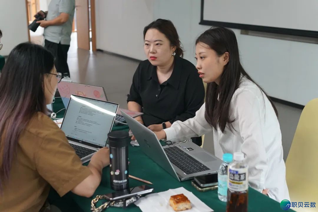 散焦AIGC,洞睹影象|前沿微影星水AI媒介分离尝试室胜利举办AIGC影片创做角逐取智能体办公使用训练班w9.jpg