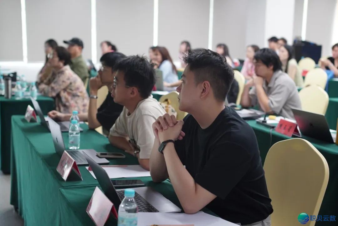 散焦AIGC,洞睹影象|前沿微影星水AI媒介分离尝试室胜利举办AIGC影片创做角逐取智能体办公使用训练班w14.jpg