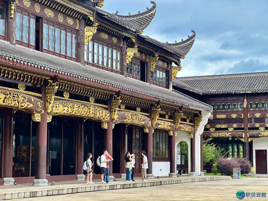 AIGC短望频创做锻炼营落幕式——根究智能影象取文旅融合新路子w12.jpg