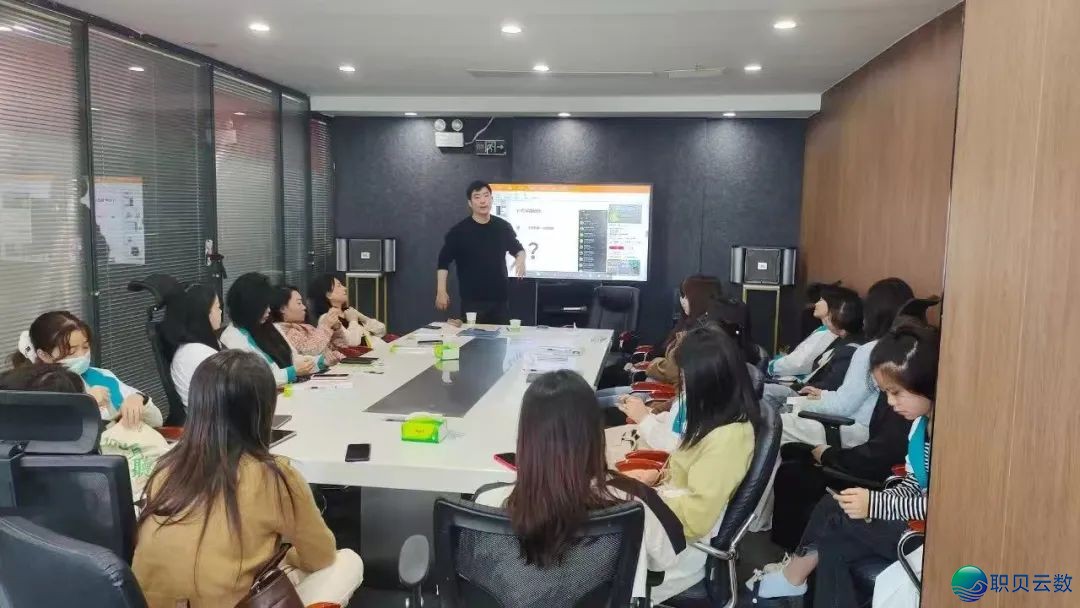 浑华年夜教:DeepSeek从初学到晓得2025(附104页pdf+提醒词汇模板 + 小白书籍AI画原~起号+变现,万字少文)w47.jpg