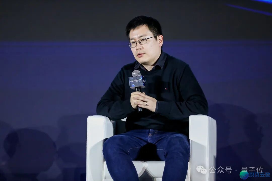 AIGC年度舌战:3轮接互内乱精确率95%以上才气真实使用| 华夏AIGC财产峰会w10.jpg