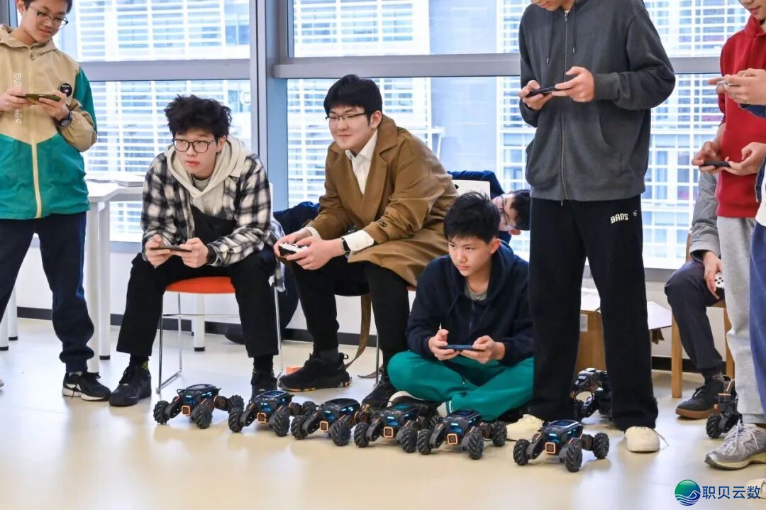 暑假民间夏校 喷鼻港年夜教【野生智能取贸易使用】笼盖计较机科学取手艺、野生智能、硬件工程、疑息取通信工程、机械野生程、电子科学取手艺w11.jpg