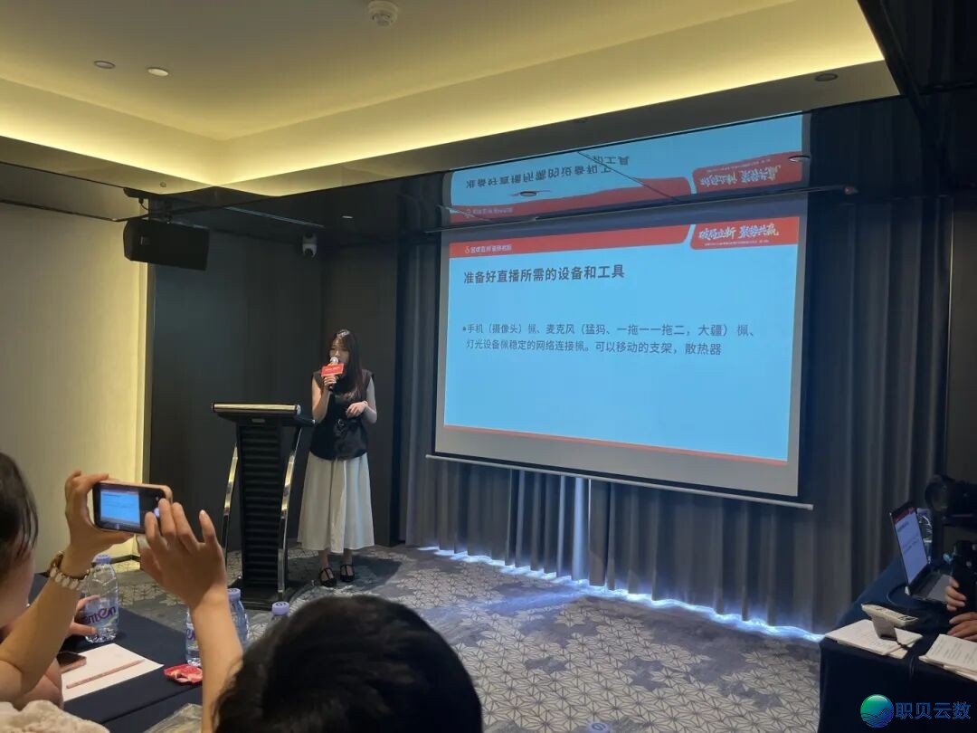 金牌资讯|金牌亚洲新零售AI新增加末端赋能交换会(武汉站)美满举办w13.jpg
