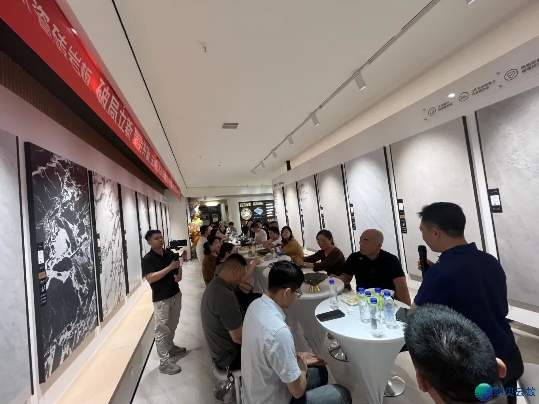 金牌资讯|金牌亚洲新零售AI新增加末端赋能交换会(武汉站)美满举办w17.jpg