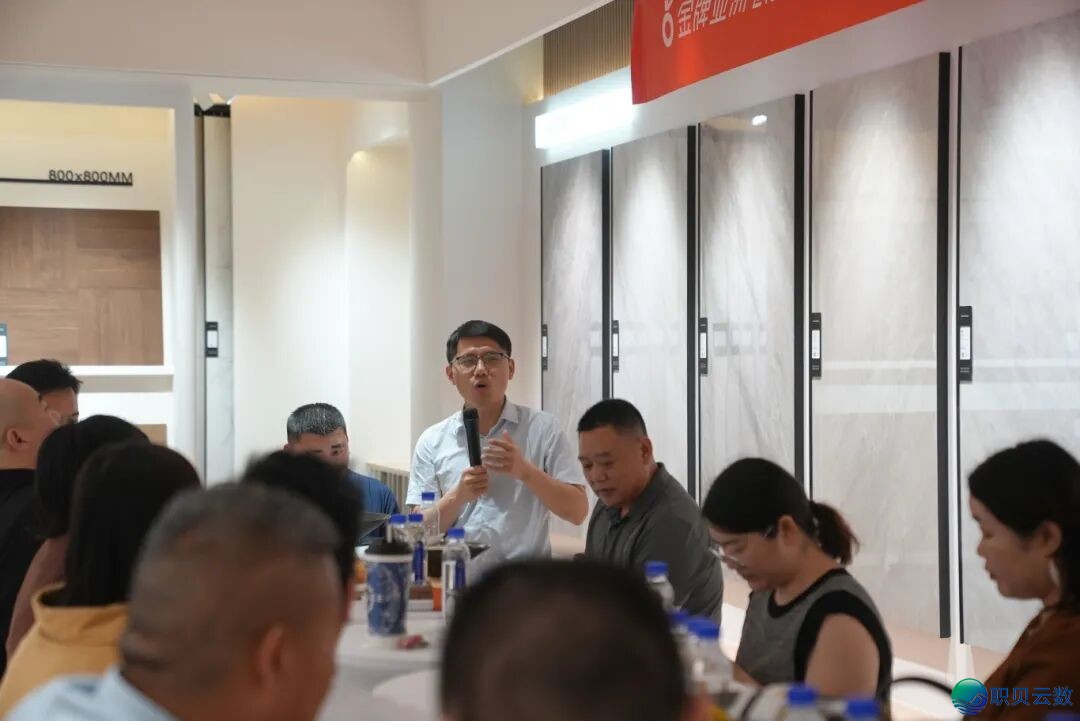 金牌资讯|金牌亚洲新零售AI新增加末端赋能交换会(武汉站)美满举办w19.jpg