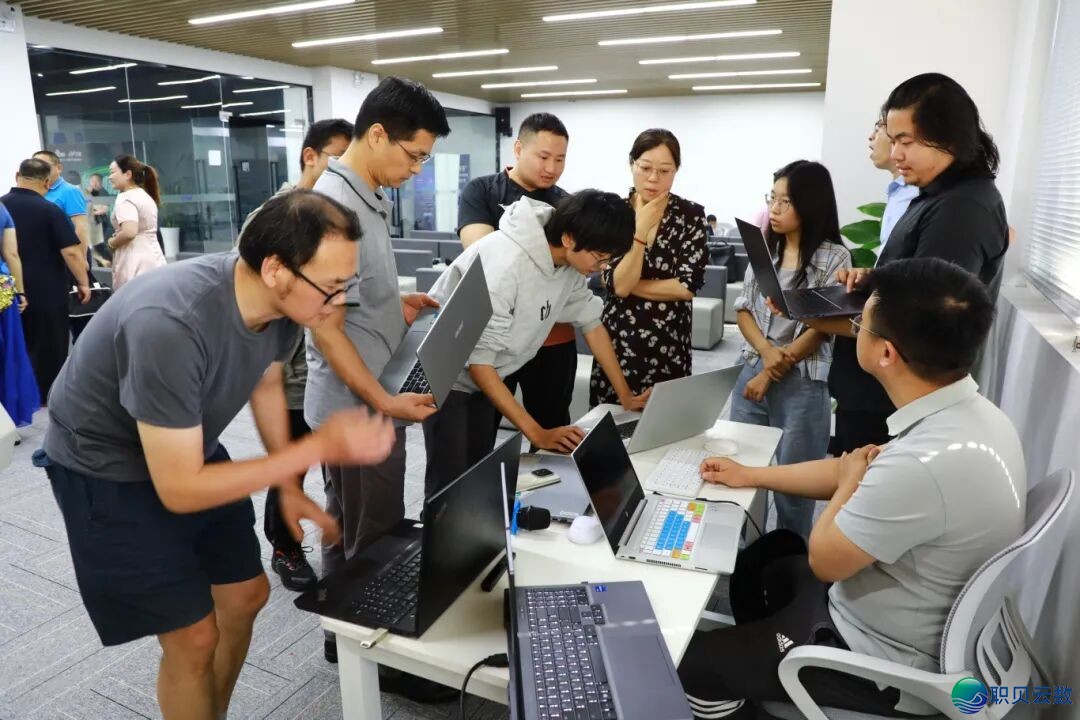 AIGC赋能创做更生态!共橙OPC AI教院公益年夜课堂尾期启课w7.jpg