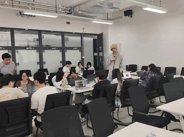 三两数字 | AIGC产教研立异效劳w18.jpg