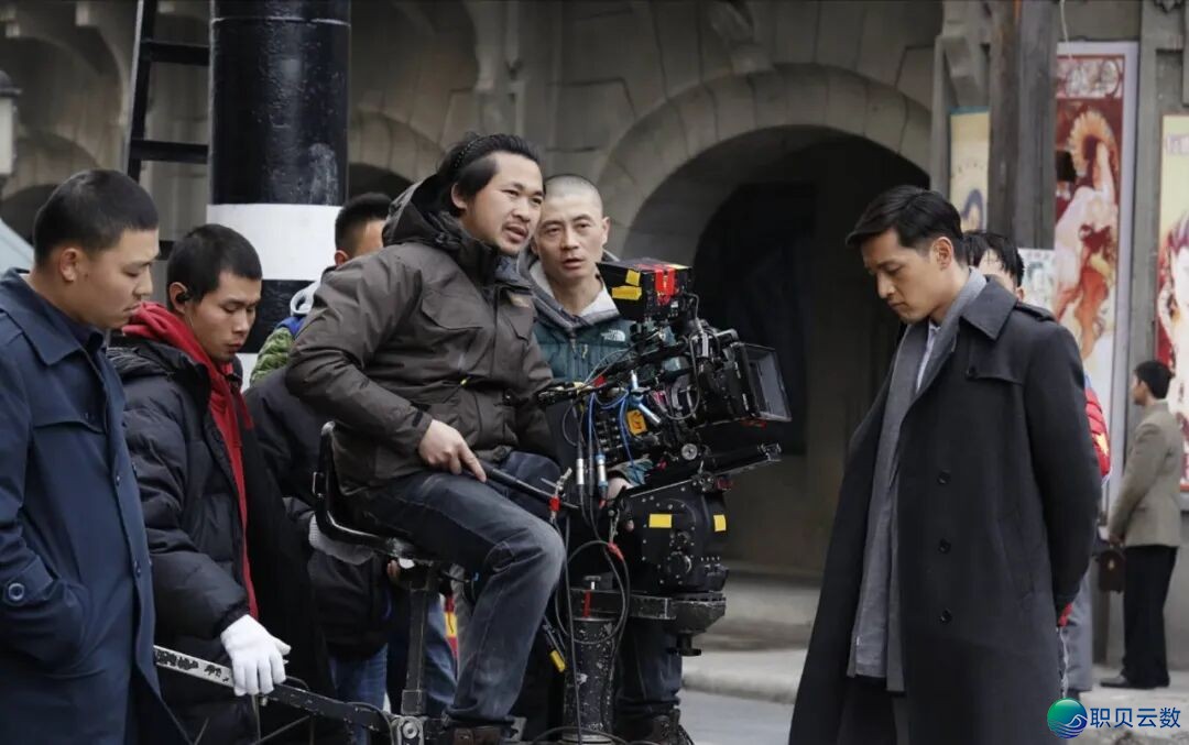 AI撕碎止业划定规矩:为何AIGC漫剧,领先杀出百亿风心?w2.jpg