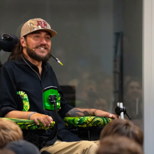 马斯克脑机接口“一号受试者”:正重新夺回人生的独立